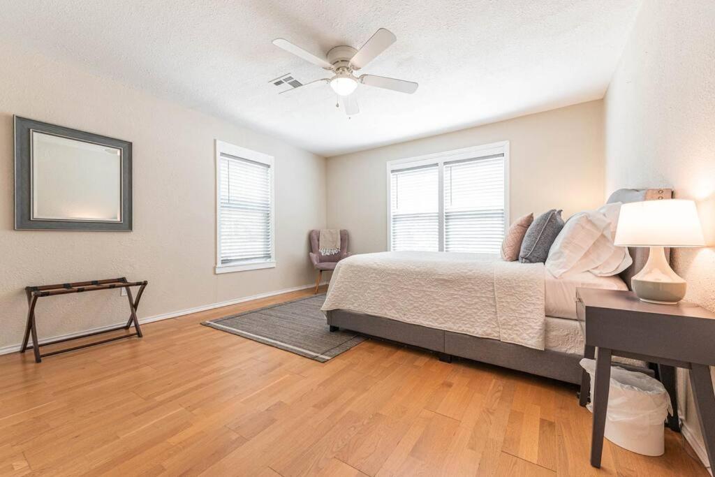 Escape To A Restored 1920S East Waco Bungalow ภายนอก รูปภาพ