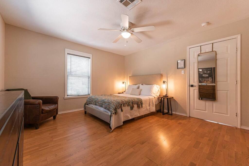 Escape To A Restored 1920S East Waco Bungalow ภายนอก รูปภาพ