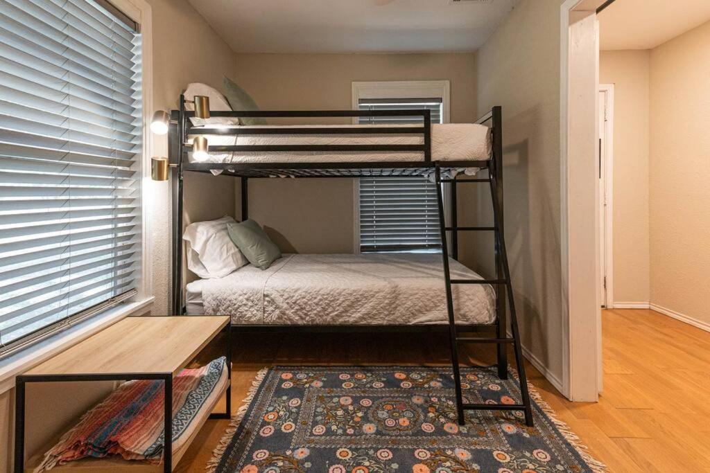 Escape To A Restored 1920S East Waco Bungalow ภายนอก รูปภาพ