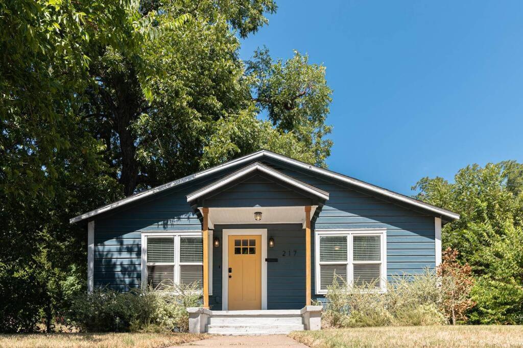 Escape To A Restored 1920S East Waco Bungalow ภายนอก รูปภาพ